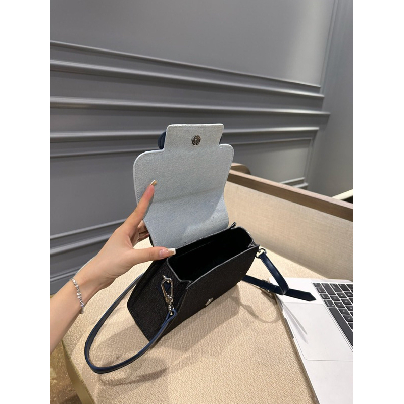 Túi khoá ngang quai xách