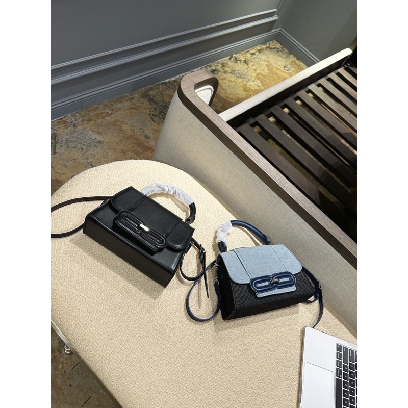 Túi khoá ngang quai xách