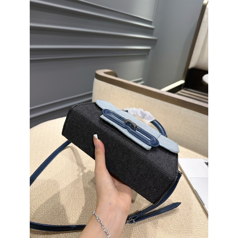 Túi khoá ngang quai xách