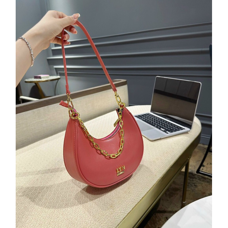 Túi kẹp nách L.Y.N chữ nổi