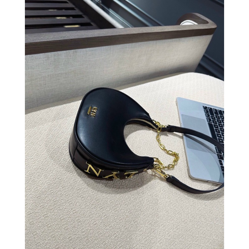 Túi kẹp nách L.Y.N chữ nổi