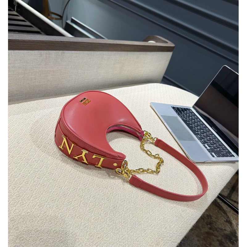 Túi kẹp nách L.Y.N chữ nổi