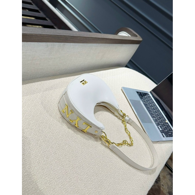 Túi kẹp nách L.Y.N chữ nổi