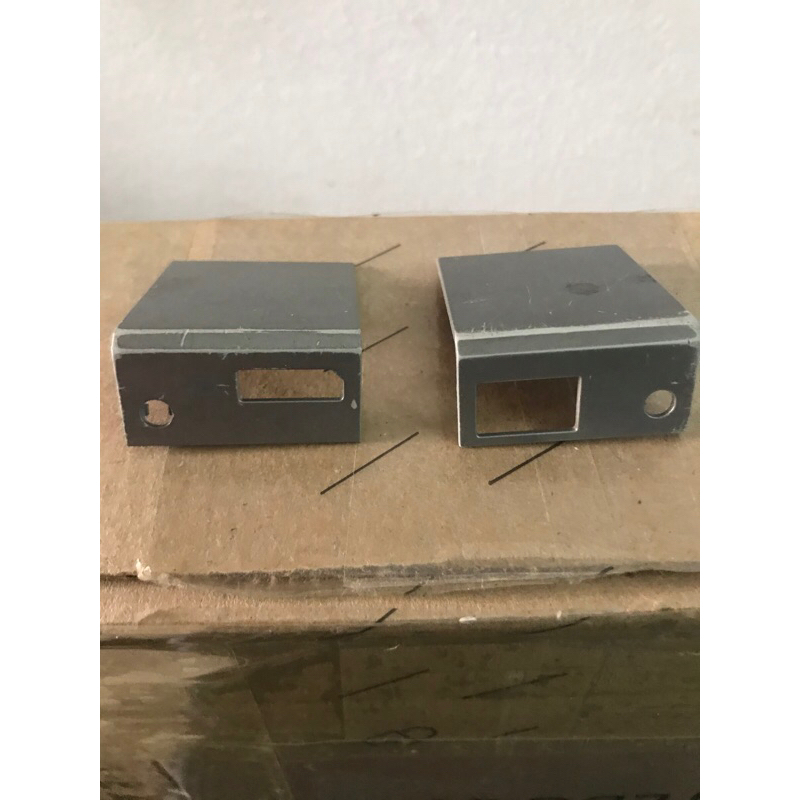 Thay tai ốp bản lề laptop Dell 6400