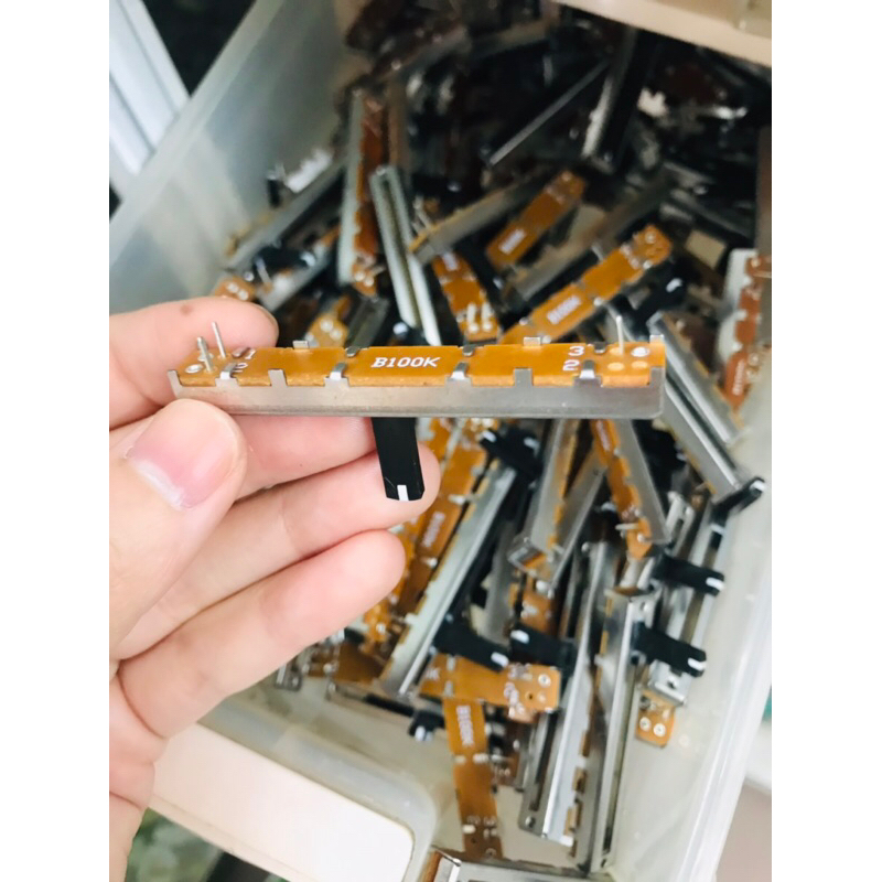 10 cái chiết áp gạt 100k-6cm nâu