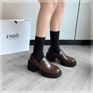Set 5 đôi tất Hàn cao cổ đen/trắng