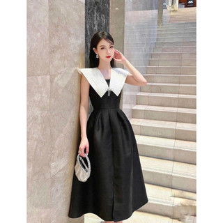 Khâu  TT đen cổ trắng sang trọng