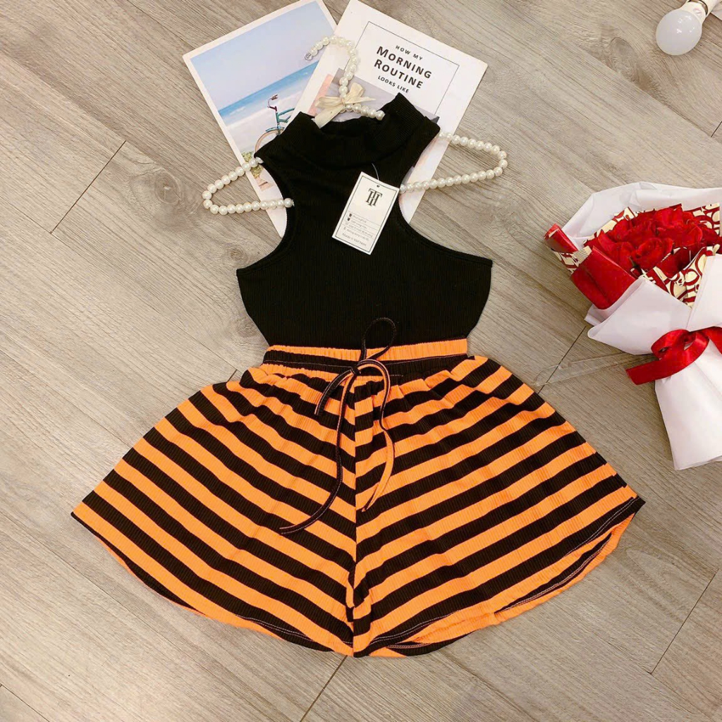 [5.5 Sales Freeship] Set áo thun sát nách khoét ngực croptop mix quần đùi xòe kẻ sọc,set bộ thun đùi nhiều màu sexy th