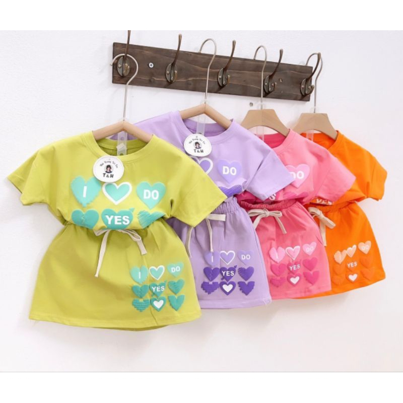 Set  áo kèm chân váy xinh xắn bé gái