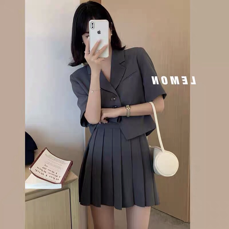 (Sẵn xám) Set vest ngắn tay chân váy xếp ly
