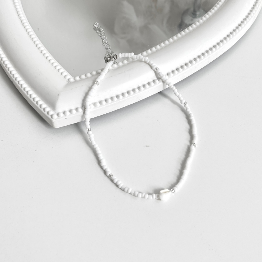 Vòng cổ choker chuỗi hạt hình vỏ ốc hai màu trắng và đen C05 Choker Club