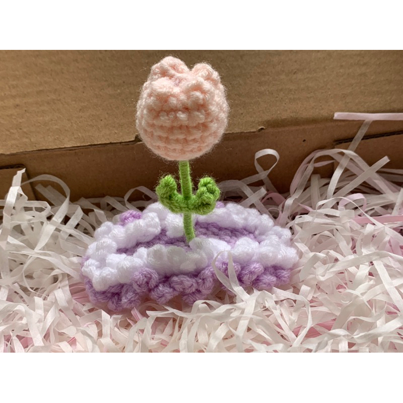 Kẹp hoa tulip bằng len