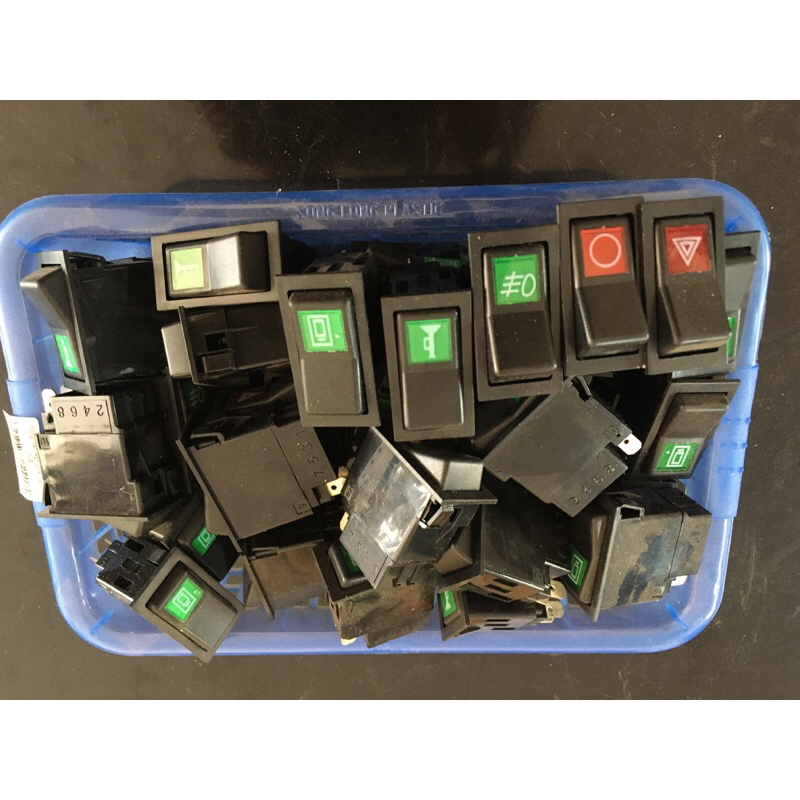 Công tắc còi, đèn tích hợp cho xe howo, xe hoa mai