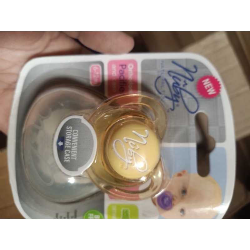 Ty giả có hộp Nuby