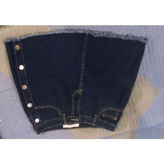 Chân váy jean Elise size L giá 199k