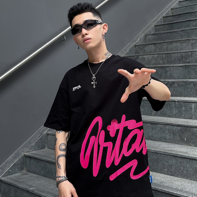 Áo Thun VITALITÉ PINK GRAFFITI TEE - ĐEN