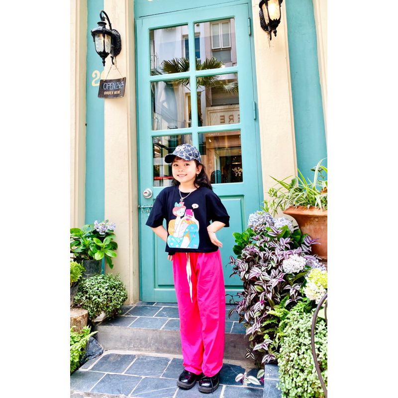 Sét bé gái gồm áo thun croptop hình Cô gái và quần ống suông sành điệu cho bé đồ bộ cho bé gái