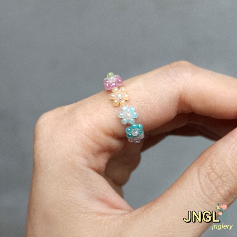 Nhẫn hạt cườm gạo kết hoa nhí