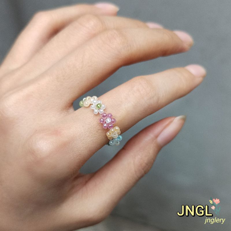 Nhẫn hạt cườm gạo kết hoa nhí