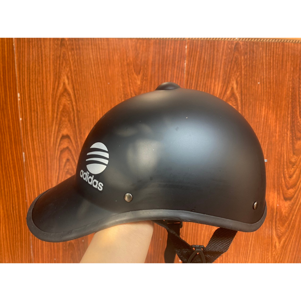 SĨ Mũ Bảo Hiểm Lưỡi Trai Kẻ Sọc Ca Rô Màu Đen, Trắng Siêu Nhẹ Siêu Rẻ