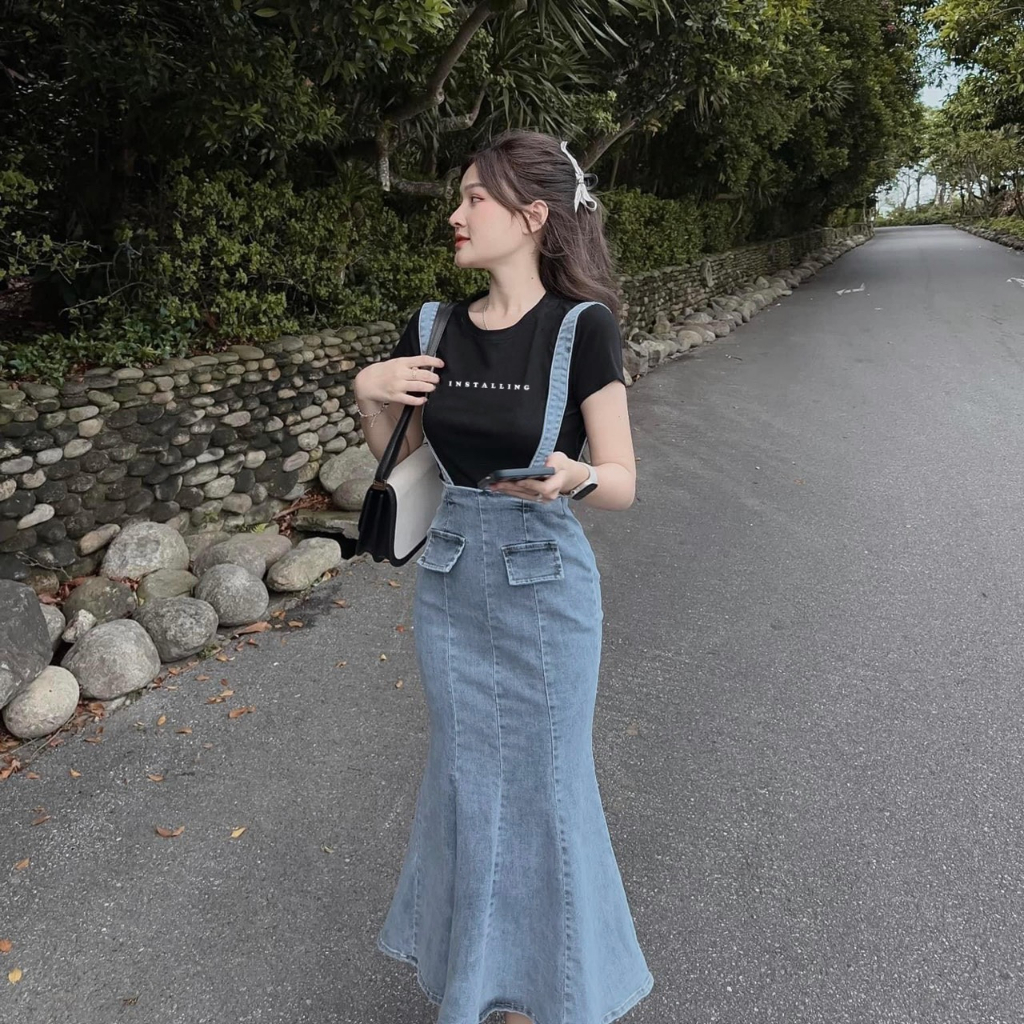 Set áo thun + yếm jean. KÈm hình chụp thật 100%. Size dưới 54kg vừa. Đơn giản mà đẹp. Mua nhanh kẻo hết n