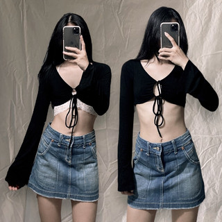 Áo croptop tay dài loe khoét