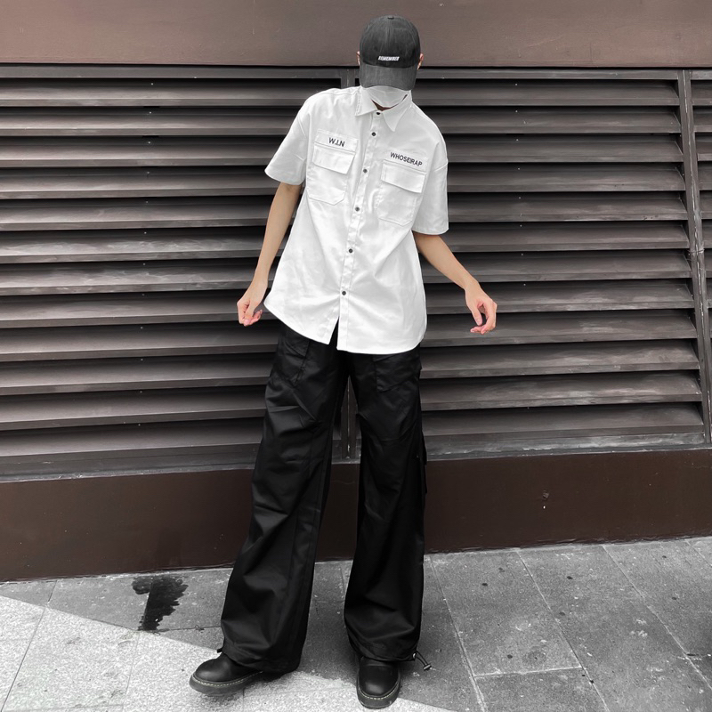 SƠ MI KAKI TÚI HỘP PHONG CÁCH CHICANO THÊU CHỮ NỔI -