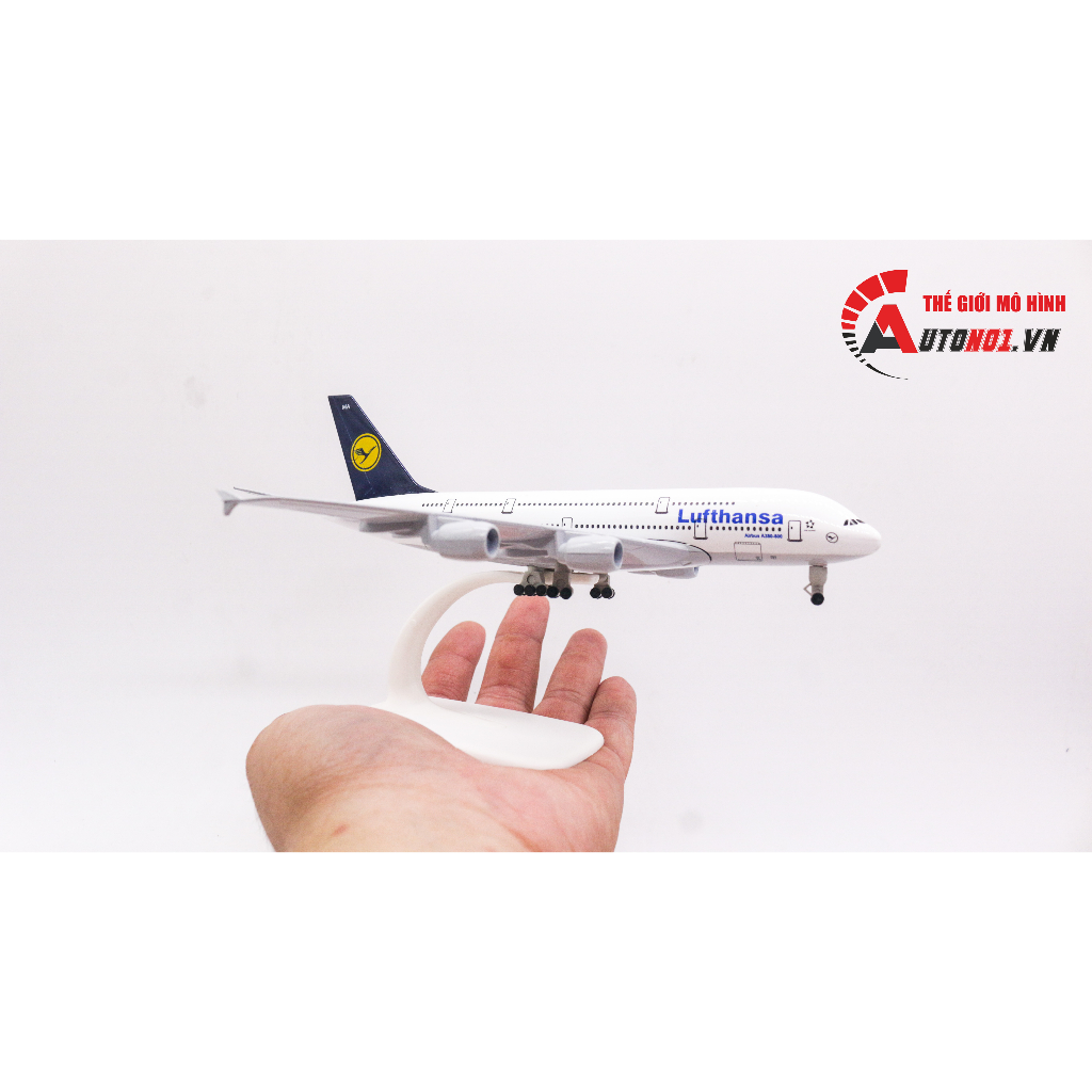 Mô hình máy bay Germany Lufthansa Airbus A380 có bánh xe 20cm MB20050