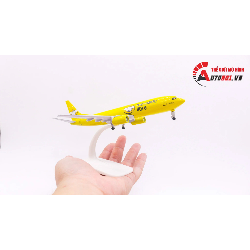 Mô hình máy bay Boeing B737-900ER có bánh xe 20cm