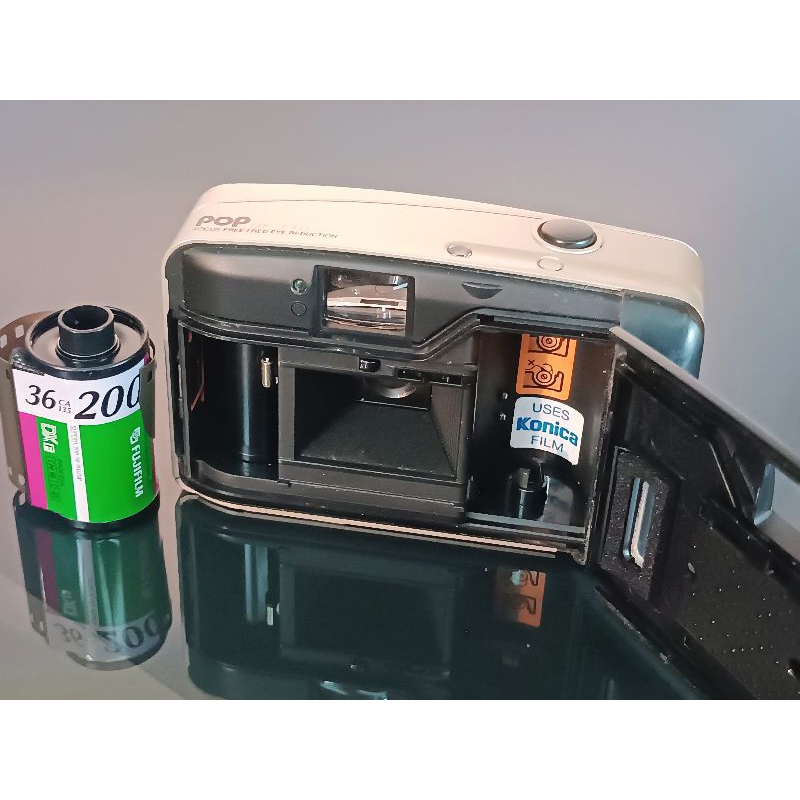 Máy ảnh chụp phim Konica POP  BF - 110
