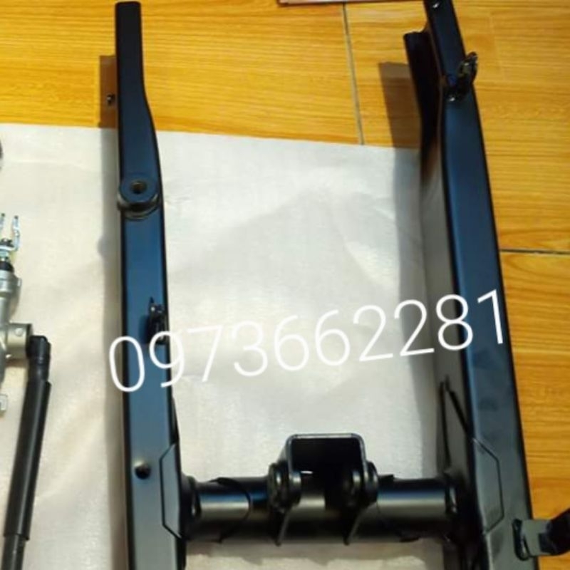 Càng gắp, gấp bánh sau xe EXCITER 135 2011-2014 zin
