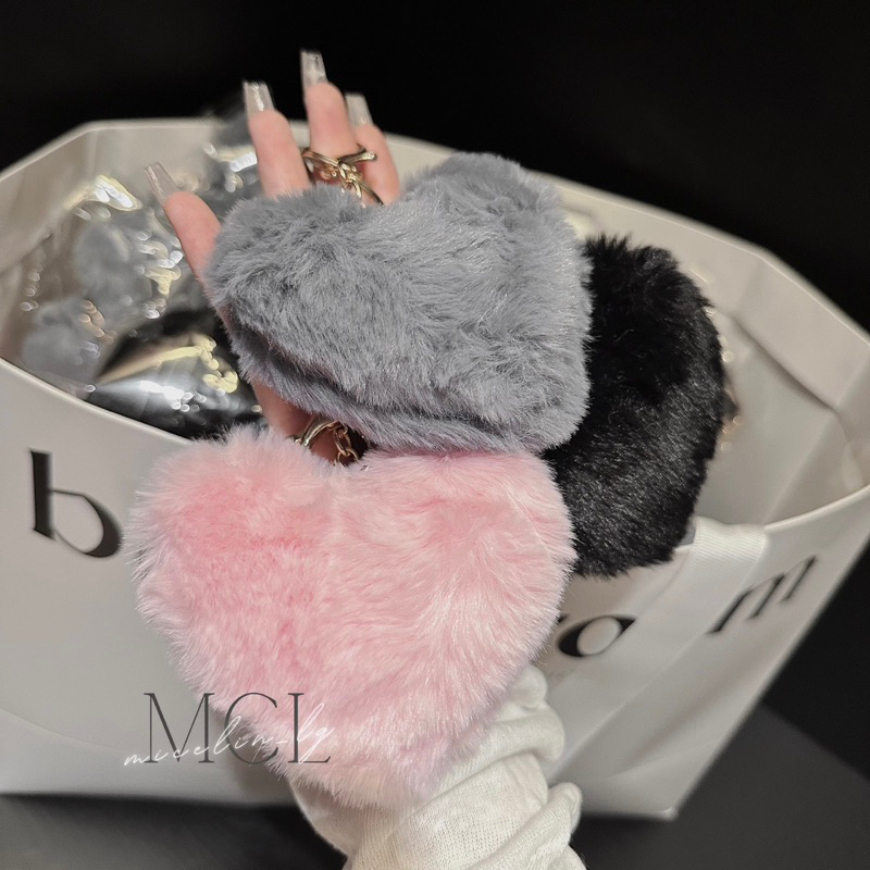 Móc khoá trái tim lông thỏ