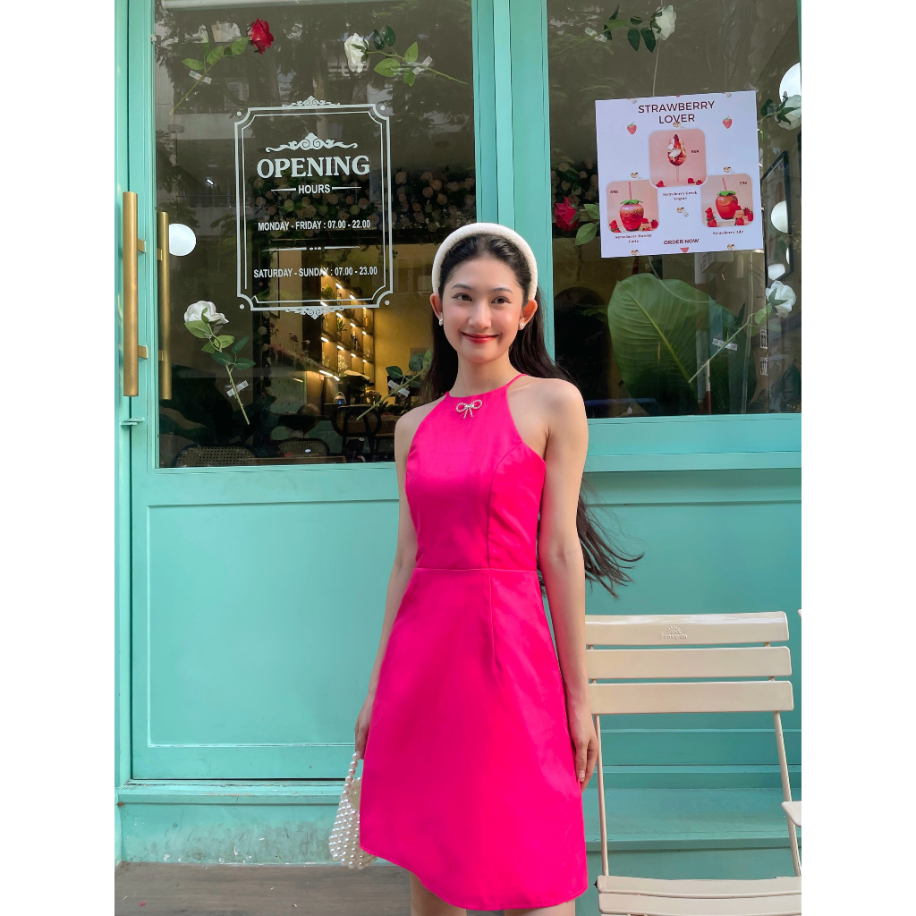 Đầm cổ yếm hồng cánh sen
