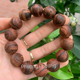 Vòng tay gỗ sưa đỏ hạt tròn vân mộc tự nhiên