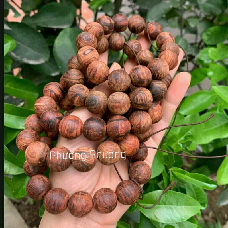 Vòng tay gỗ sưa đỏ hạt tròn vân mộc tự  nhiên