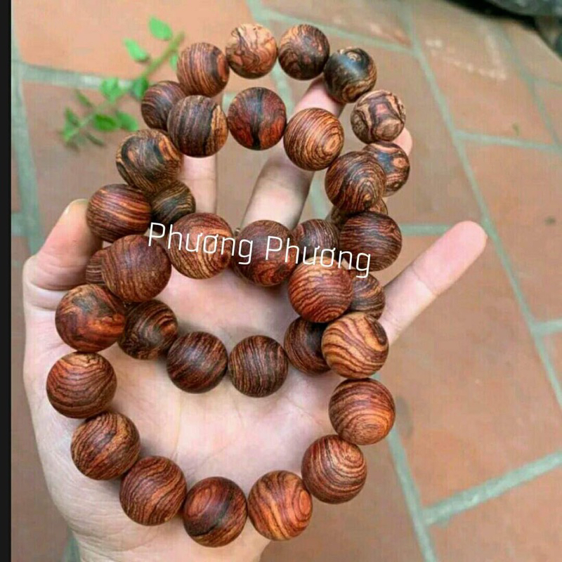 Vòng tay gỗ sưa đỏ hạt tròn vân mộc tự  nhiên