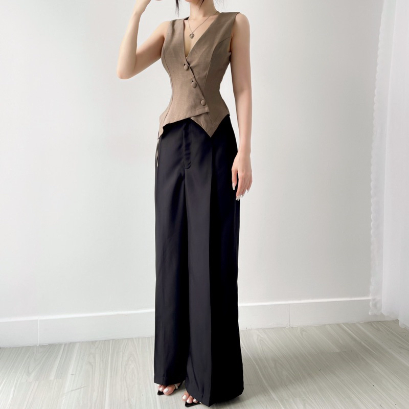 V-Ghile Top - Áo ghile cổ V vạc xéo đính nút sang trọng, tôn dáng sang chảnh