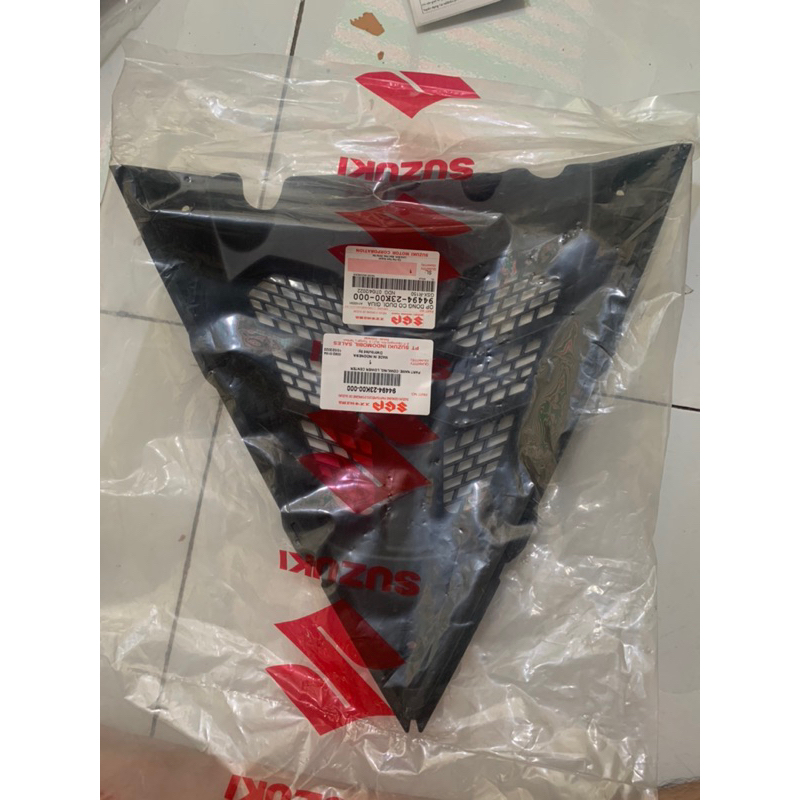 mỏ cày chắn bùn giữa gsx 150 suzuki chính hãng