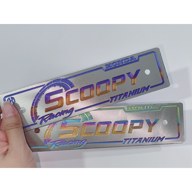 Bảng tên trước Titan xe Scoopy điện phân kèm ốc Salaya hoặc Gr5