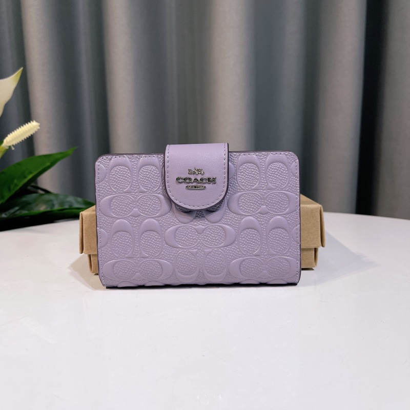 Ví ngắn Coach nắp gập màu tím khoai môn