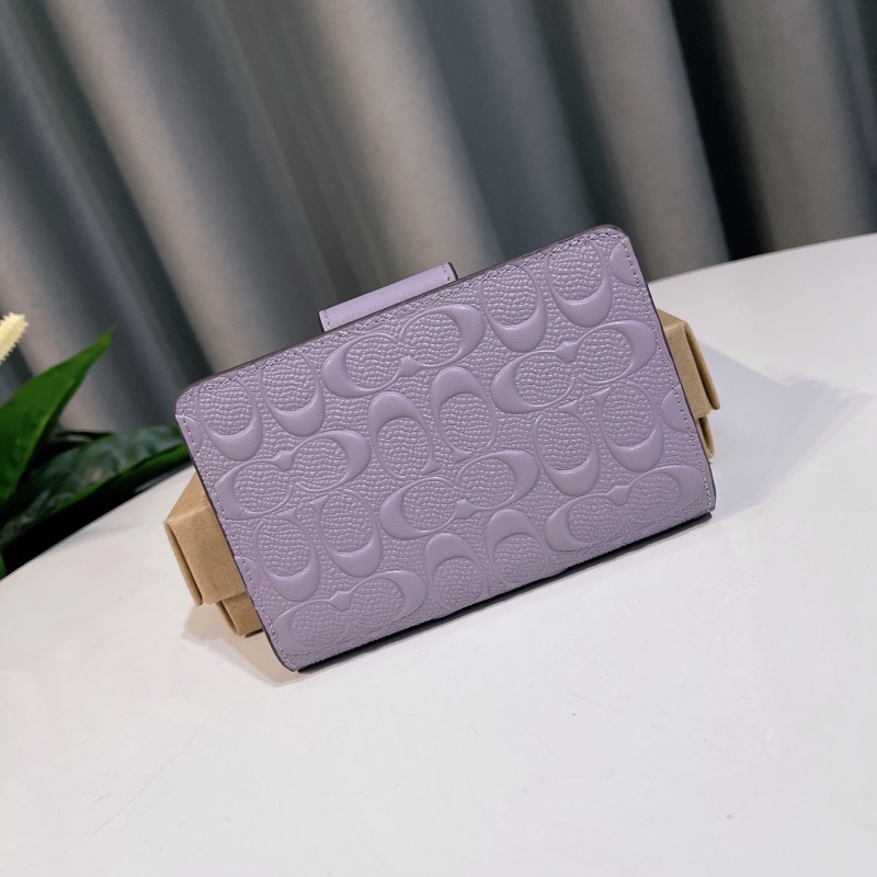 Ví ngắn Coach nắp gập màu tím khoai môn