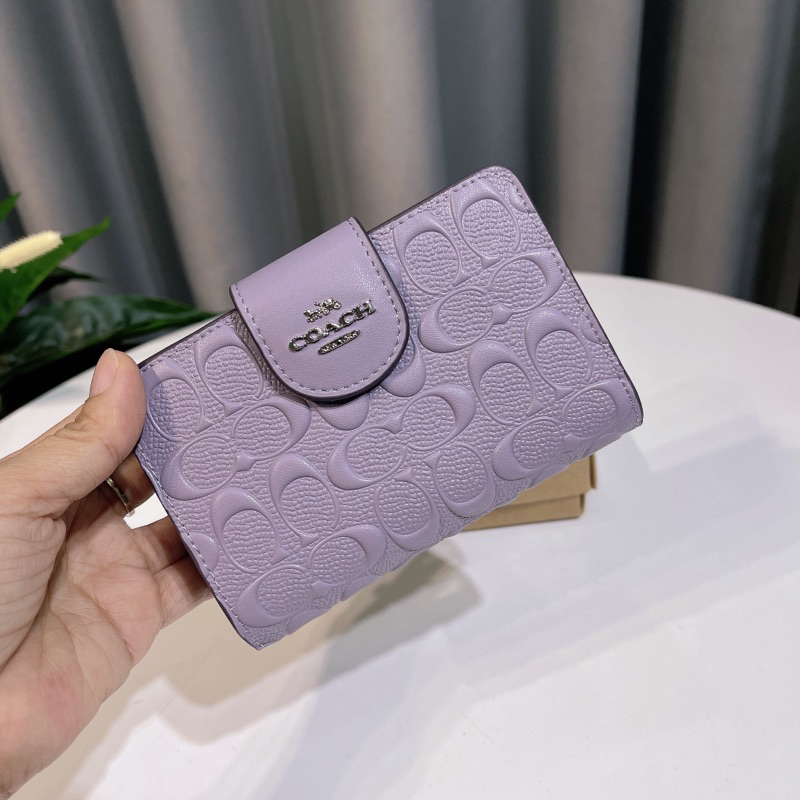 Ví ngắn Coach nắp gập màu tím khoai môn