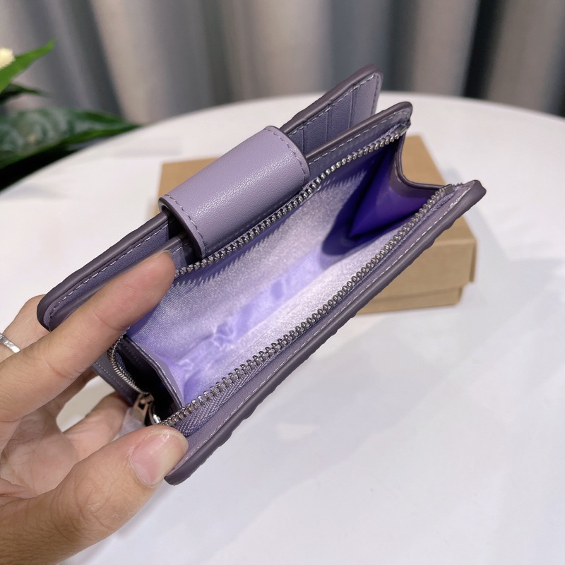 Ví ngắn Coach nắp gập màu tím khoai môn