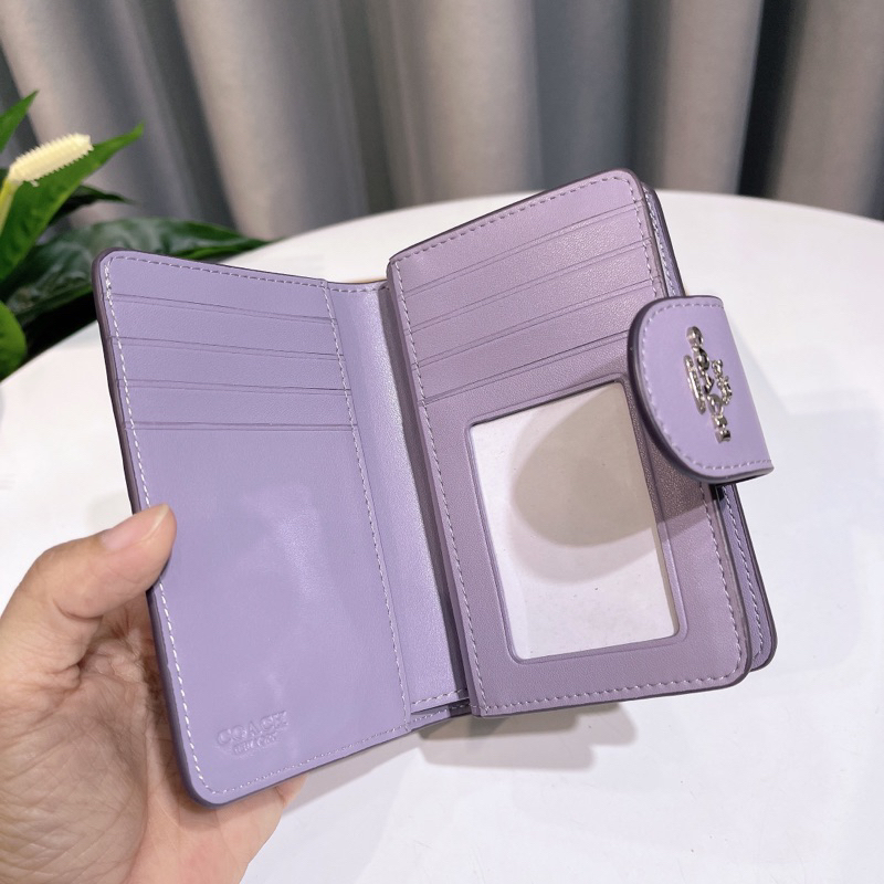 Ví ngắn Coach nắp gập màu tím khoai môn