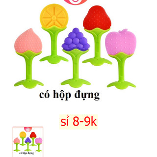 Gặm nướu hoa quả cho bé