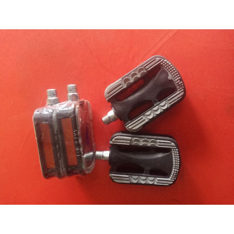 pedal xe đạp loại tốt