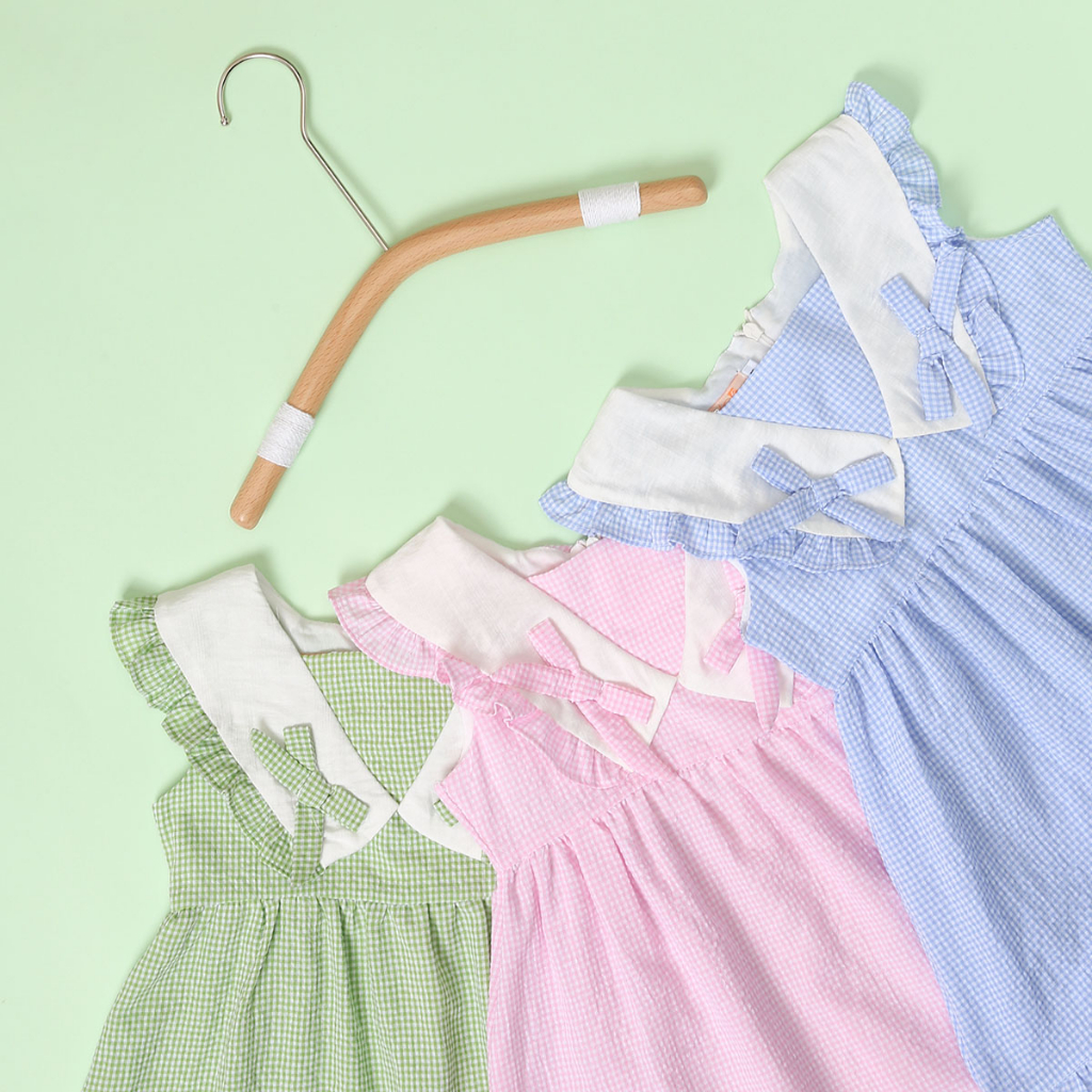 Váy cho bé gái 8kg đến 40kg YOYOKIDS, kiểu dáng babydoll sọc carô cổ V đính hai nơ nhỏ chất liệu cotton thấm hút mồ hôi