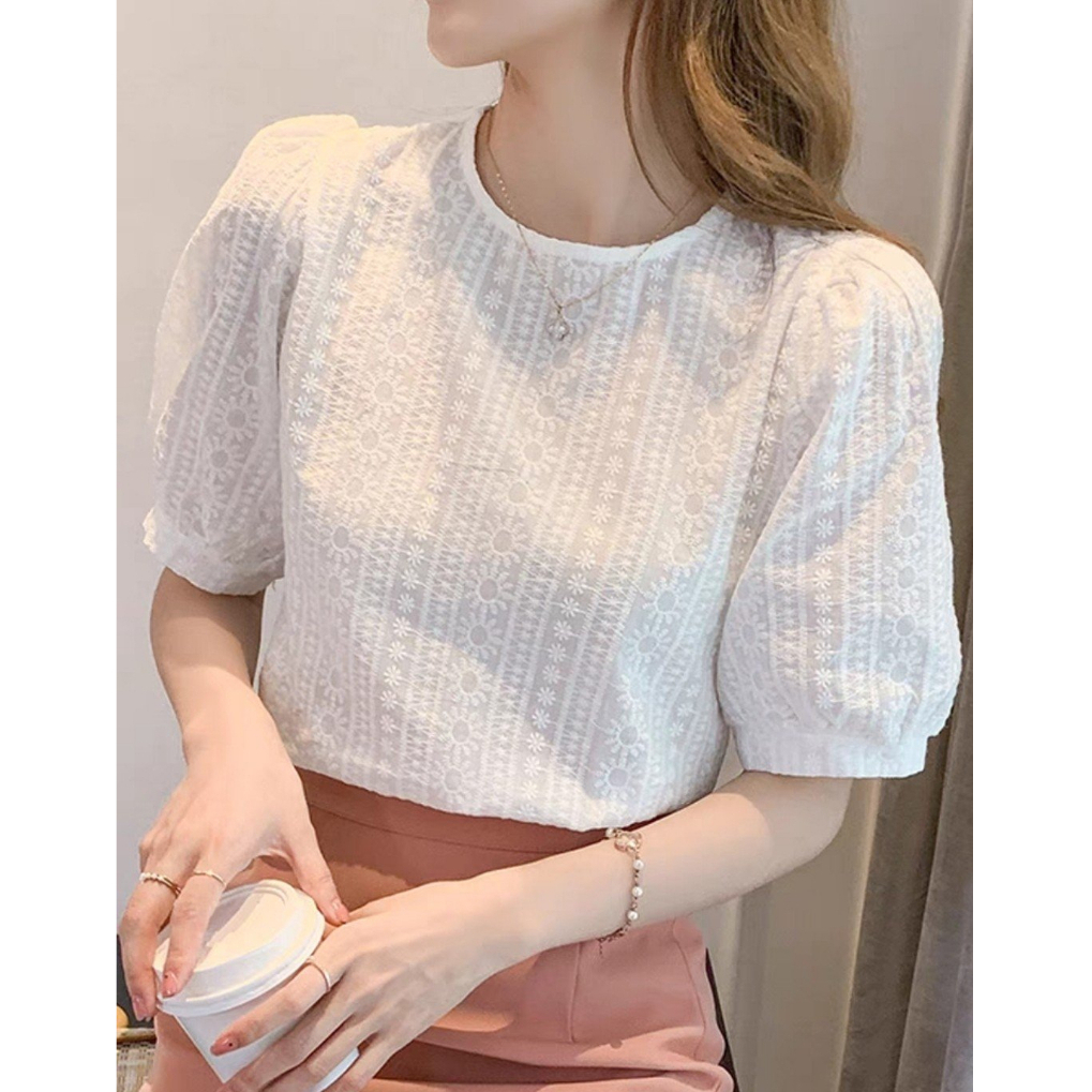 Áo kiểu nữ tay ngắn cổ tròn thêu hoa phong cách Hàn Quốc (Made in Korea)