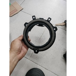 Đế dưỡng loa 13cm tháo xe huyndai 3 lỗ ốc cắm giắc zin của xe