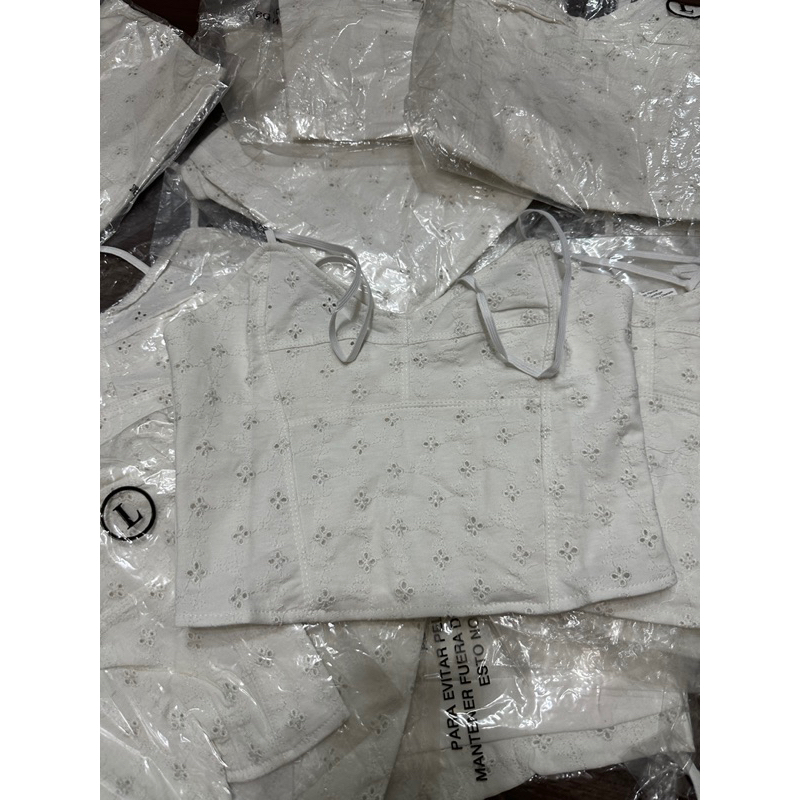 Áo hai dây thêu hoa